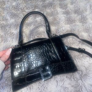 Elegant Black Croc-Embossed Handbag